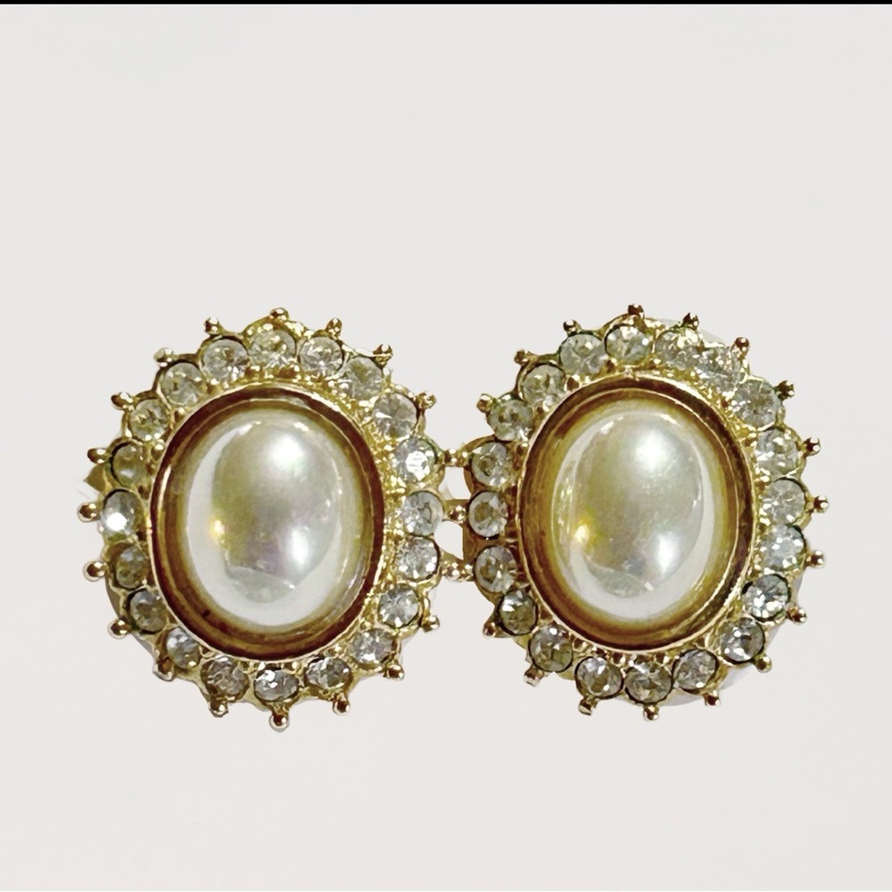 Vintage ROMAN Gold tone and Pearl Clip-On Earrings
